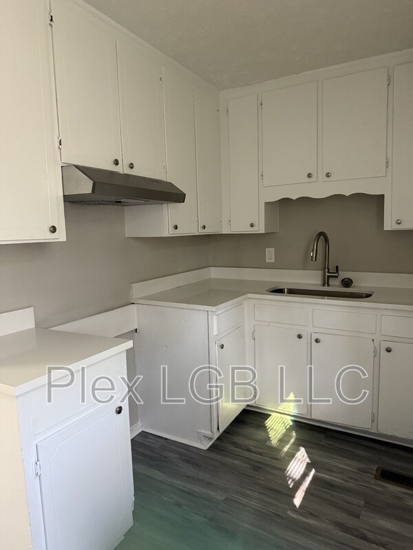 Building Photo - 12 Heard St