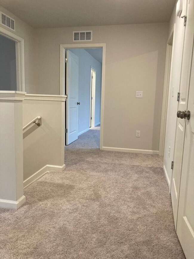 Building Photo - 117 Elegance Wy