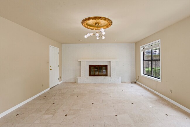 Building Photo - 9006 Balcones Club Dr