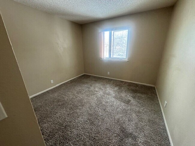 Building Photo - Two bedroom one bath condo in South Reno