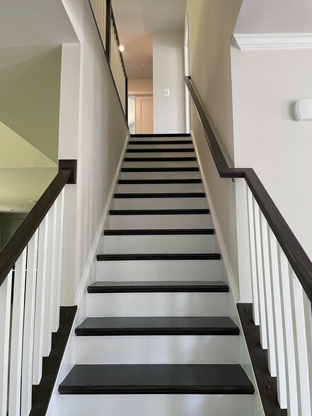 Building Photo - 10910 Meridian Hill Way