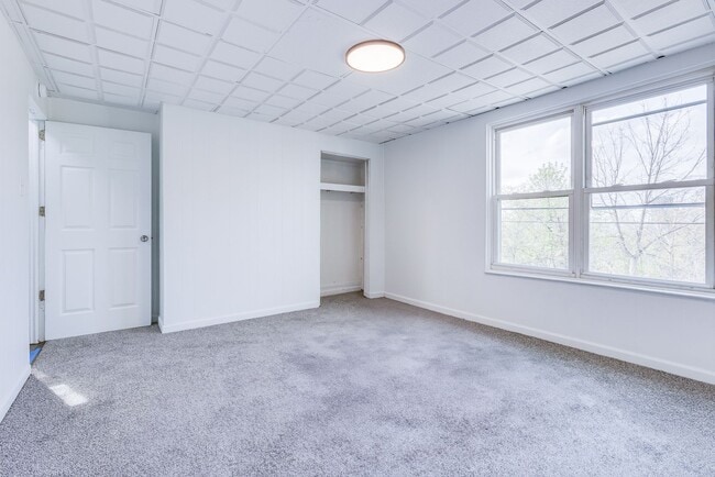 Building Photo - 1002 E Warrington Ave