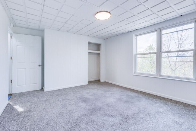 Building Photo - Available JULY 2026 - BEAUTIFULLY RENOVATED 3 Bedroom Home in the South Side Slopes!