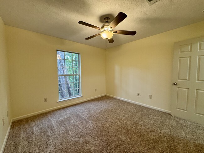 Building Photo - 44 Kirkland Dr