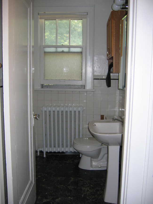 Bathroom - 423 Braddock Rd