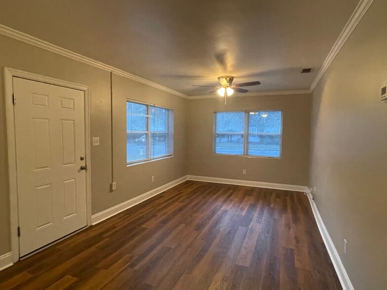 Livingroom - 124 W 4th Ave