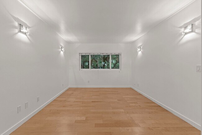Building Photo - Fully remodeled 2BR/2BA Condo in prime West Hollywood!