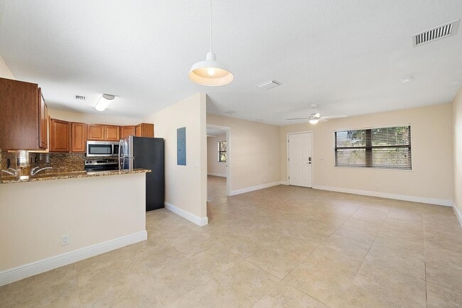 Building Photo - 135 Shore Ct