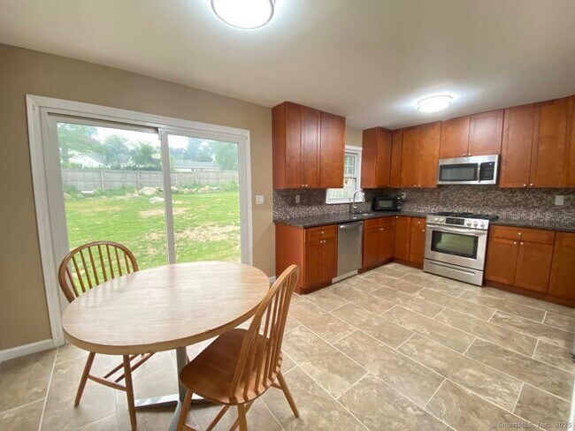 Building Photo - 28 Grove Pl