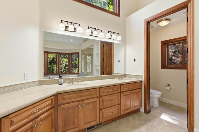 Building Photo - 3911 Pepper Tree Ct