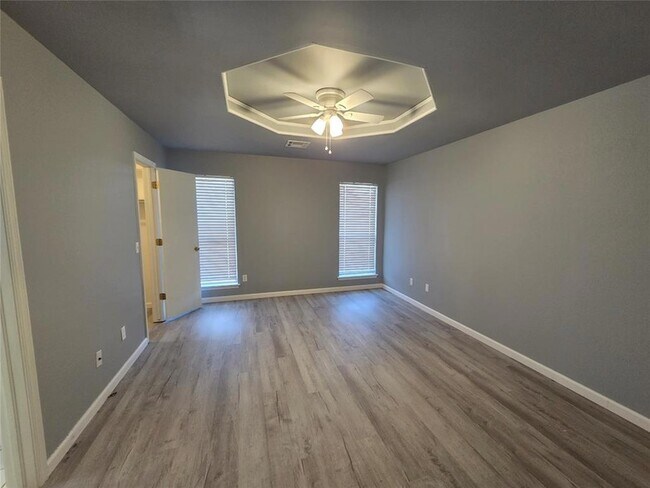 Building Photo - 9401 Buttonfield Ave