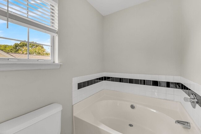 Building Photo - Charming 3BR/2.5BA Home with 2-Car Garage & Fenced Yard in Citadel Woods — West Ashley