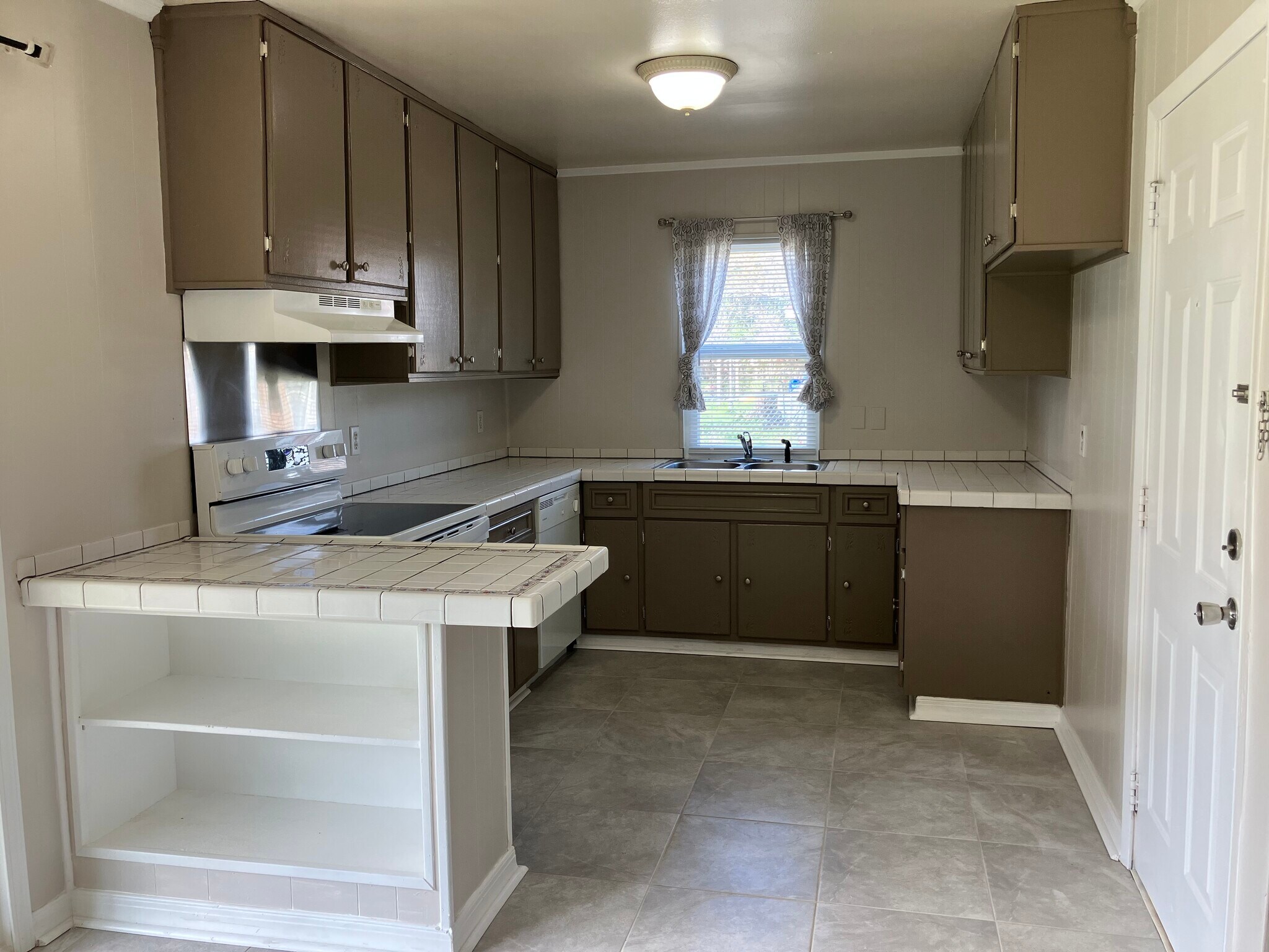 Building Photo - 7517 Madison Dr