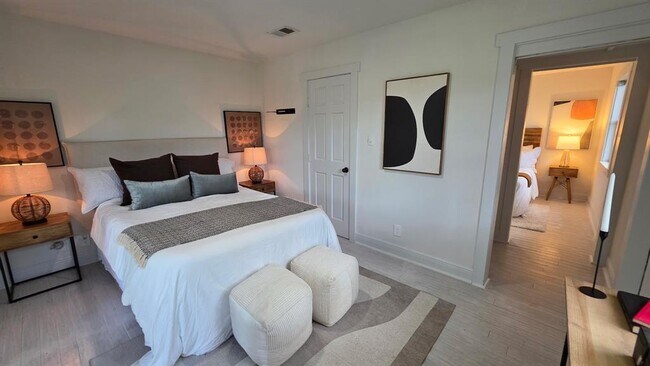 Building Photo - 2802 De Soto Dr