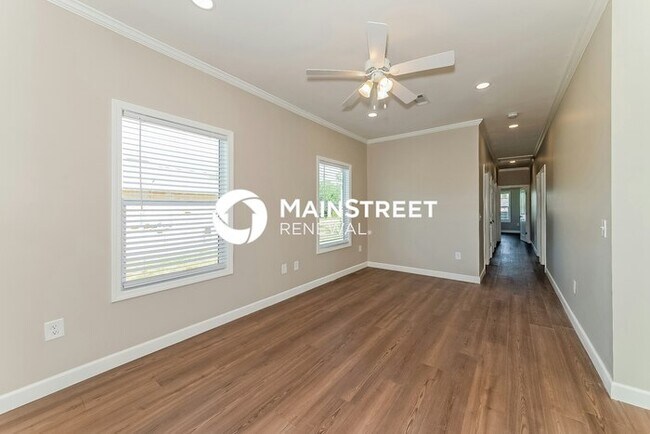 Building Photo - 3 Bedroom Pet-Friendly Home in North Port, FL with Main Street Renewal