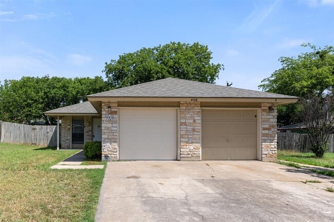 Building Photo - 608 Country Aire Dr