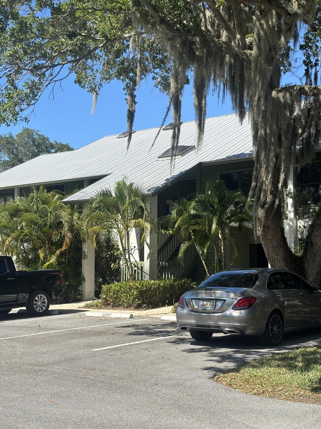 Building Photo - 5270 SE Seascape Way