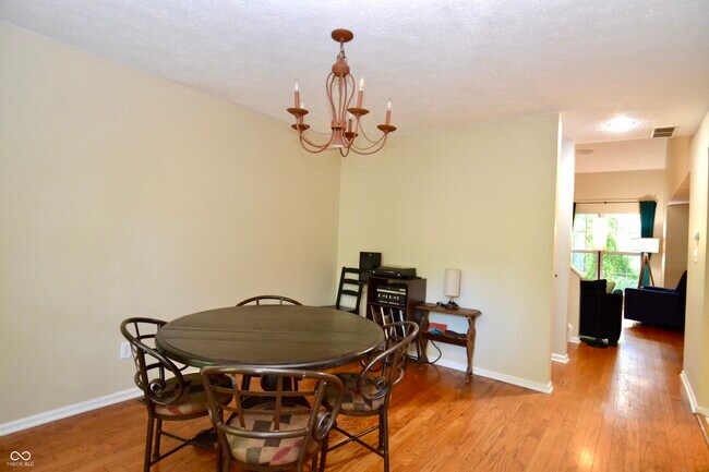 Building Photo - 1111 Island Woods Dr
