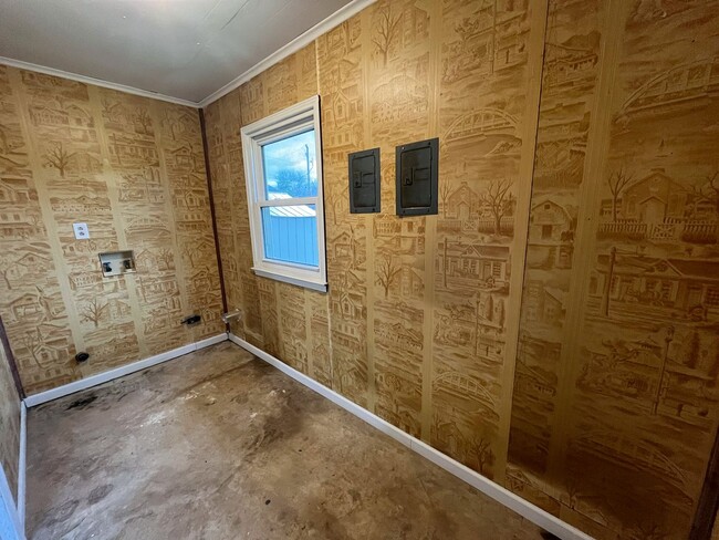 Building Photo - Cozy 3 Bedroom, 1 1/2 Bathroom Near Downto...