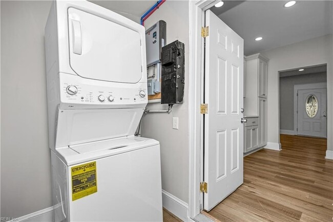 Building Photo - 229 Woodview Ave