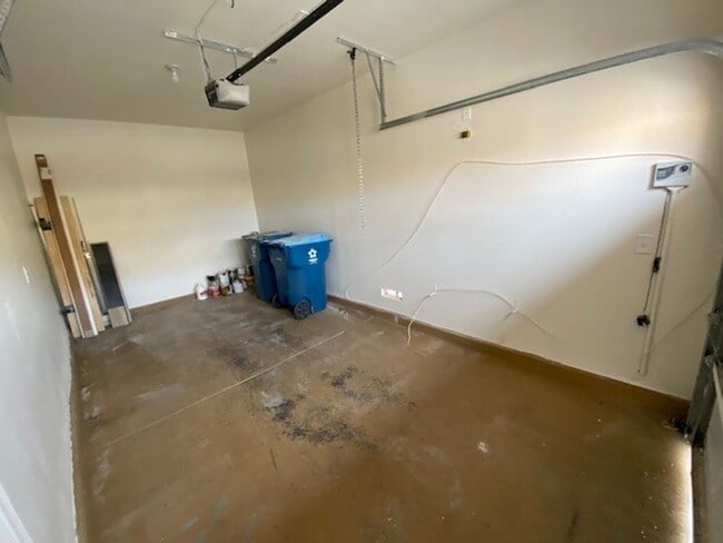 Building Photo - 10509 Foggy Glen Ave