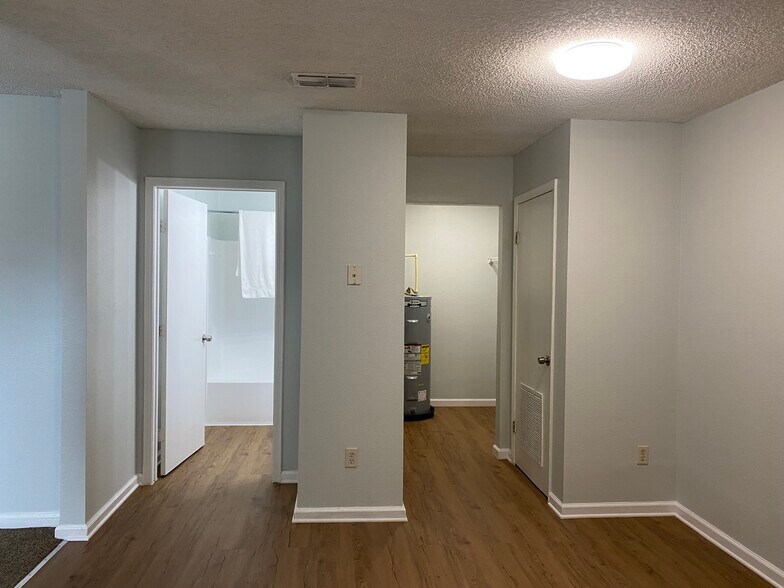 Building Photo - 5555 Playa Way