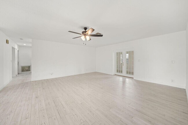 Building Photo - 908 Hibiscus Dr