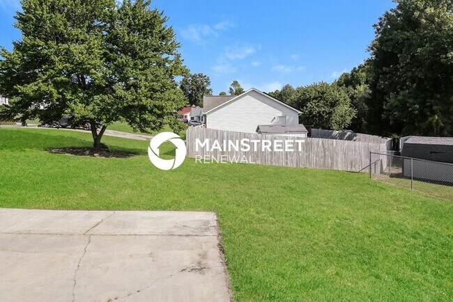 Building Photo - 3 Bedroom Pet-Friendly Home in THOMASVILLE, NC with Main Street Renewal