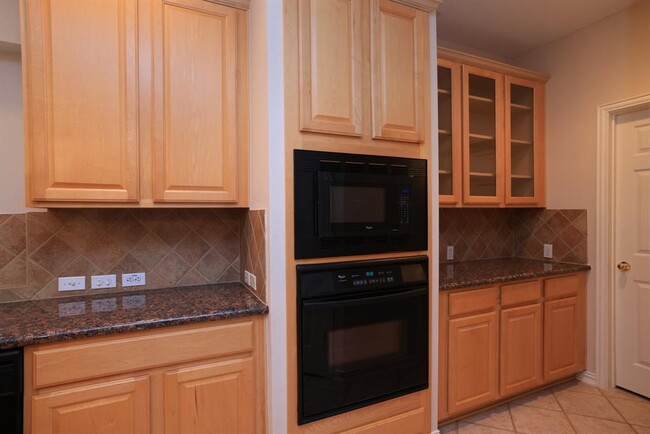 Building Photo - 17222 Leeside Dr