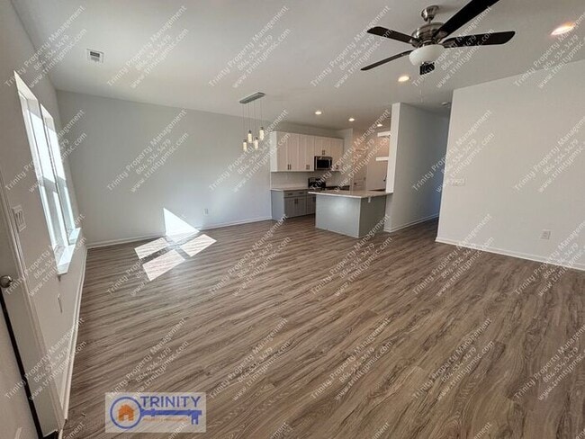 Building Photo - Gorgeous newly built townhome near downtow...