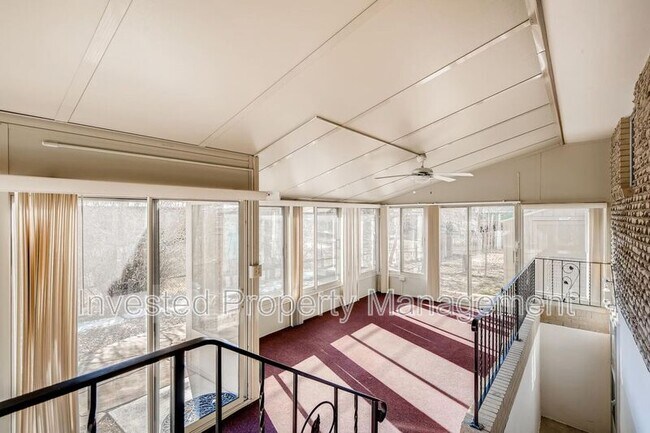 Building Photo - 1142 W Ida Ave
