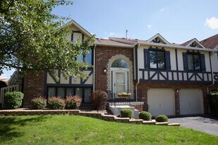 Building Photo - 17571 Cambridge Pl