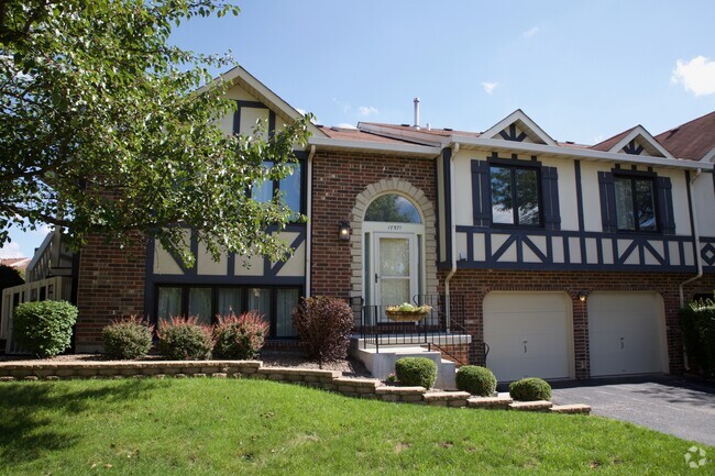 Building Photo - 17571 Cambridge Pl