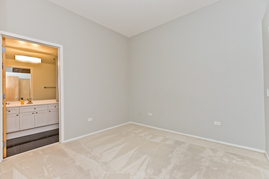 Building Photo - 1201 W Adams St