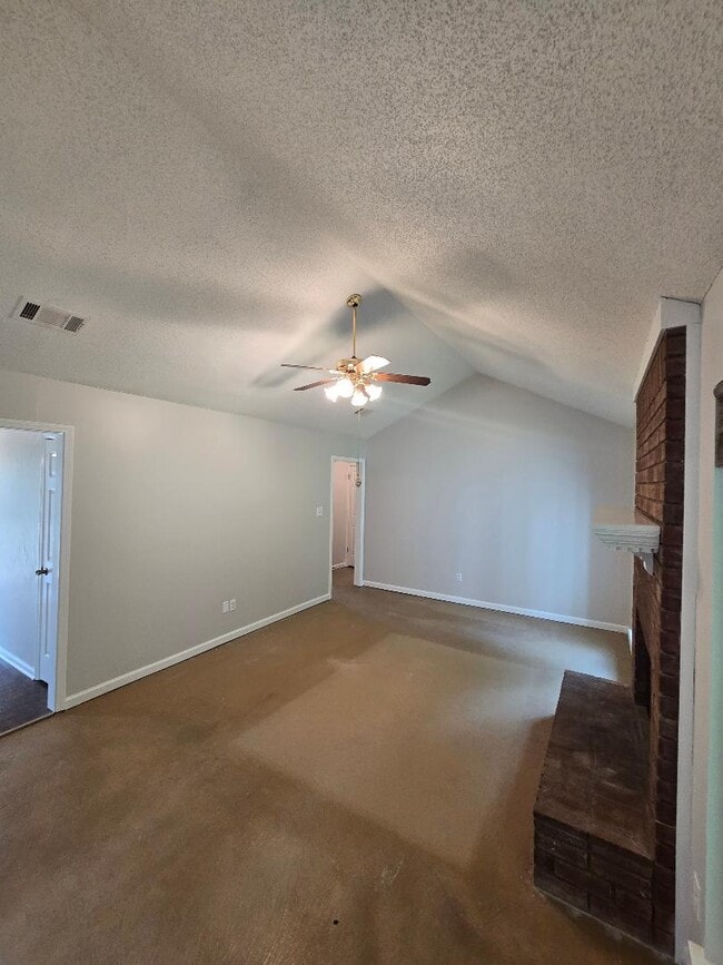 Building Photo - 4750 Crestfield Rd