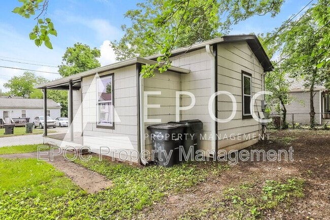 Building Photo - 402 S Flanner St