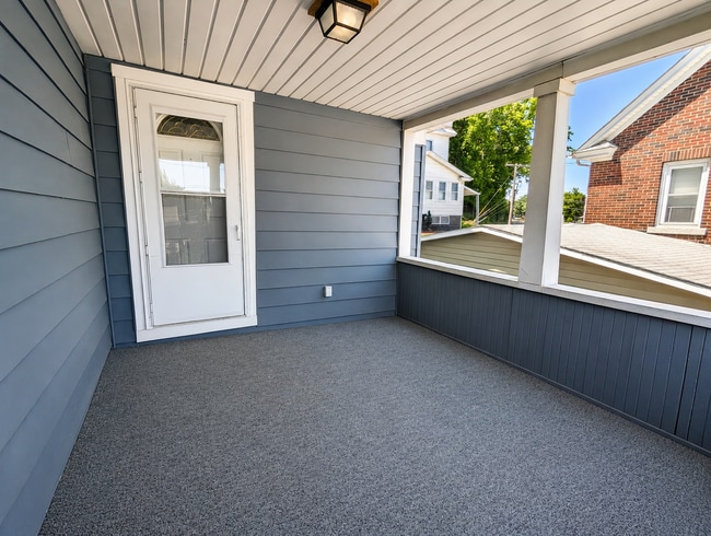 Building Photo - 302 Caroline Ave