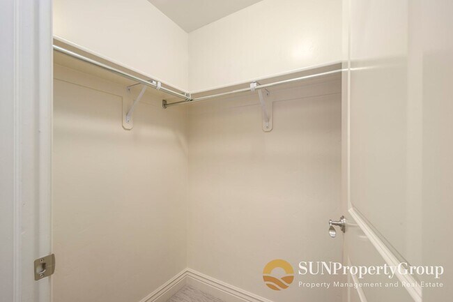 Building Photo - Freshly Updated Luxury Condo In Desirable Millcreek Terrace Community