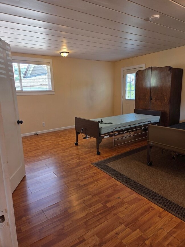 Building Photo - Spacious 1-Bedroom Apartment in Soulsbyvil...