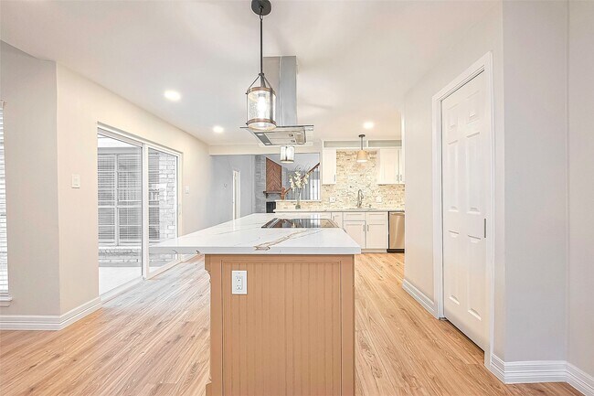 Building Photo - 2446 Long Reach Dr