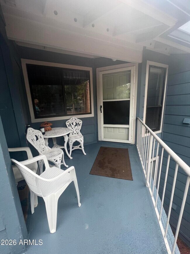 Building Photo - 2700 S White Mountain Rd