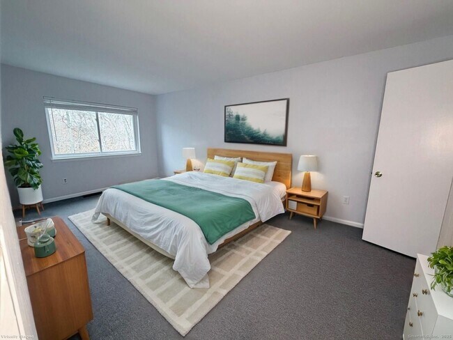 Building Photo - 14 Newtown Rd