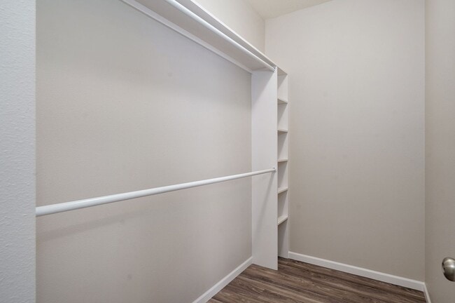 Building Photo - 300 S Hampton Ave