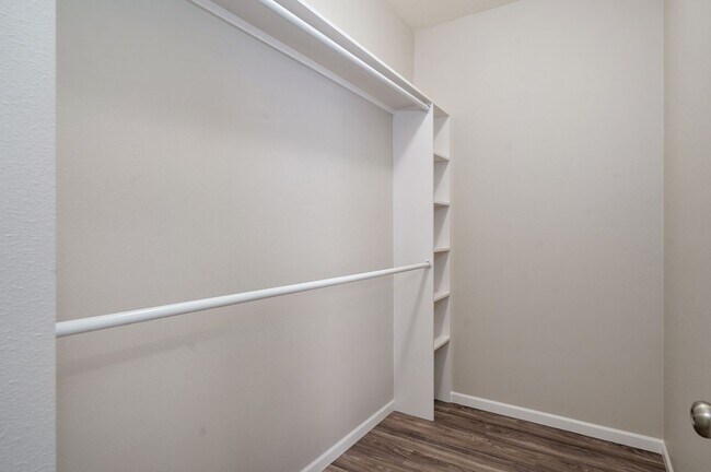 Building Photo - 304 S Hampton Ave