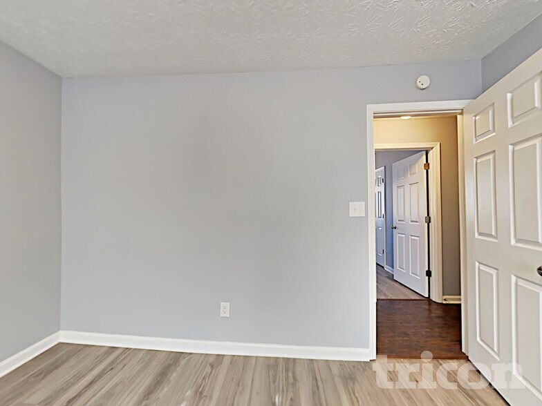 Building Photo - 418 Acres Ct