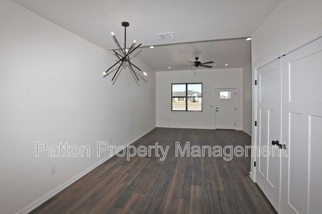 Building Photo - 13771 Periwinkle Dr