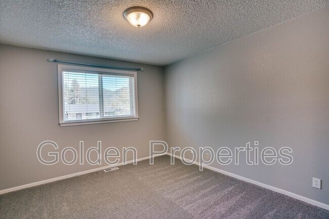 Building Photo - 3703 E Pine Hill Dr