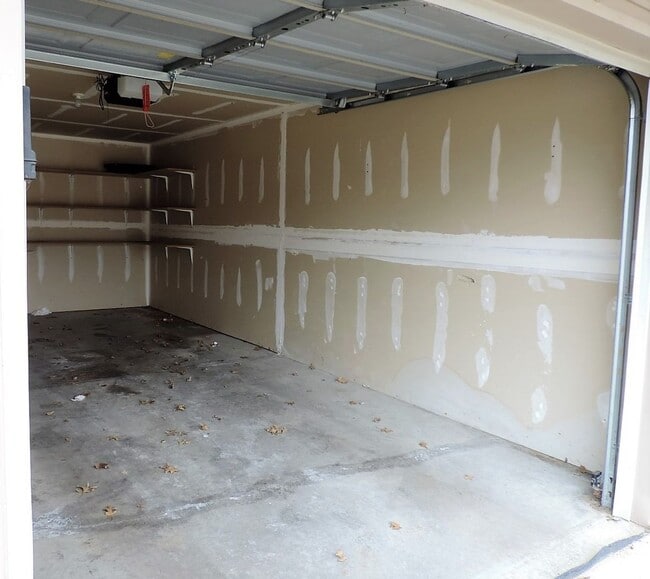 Building Photo - $1,150 | 2 Bedroom, 1 Bathroom Condo | Pet Friendly* | Available for July 30th, 2026 Move In!