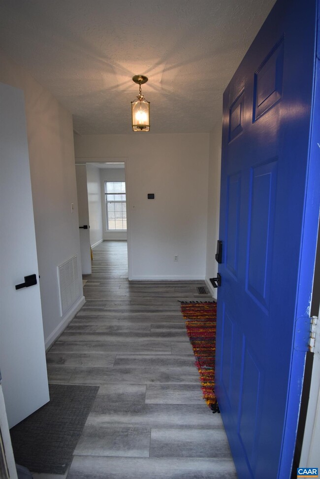 Building Photo - 3364 Dogwood Dr