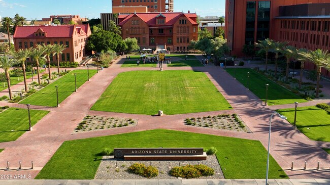 Building Photo - 540 N May